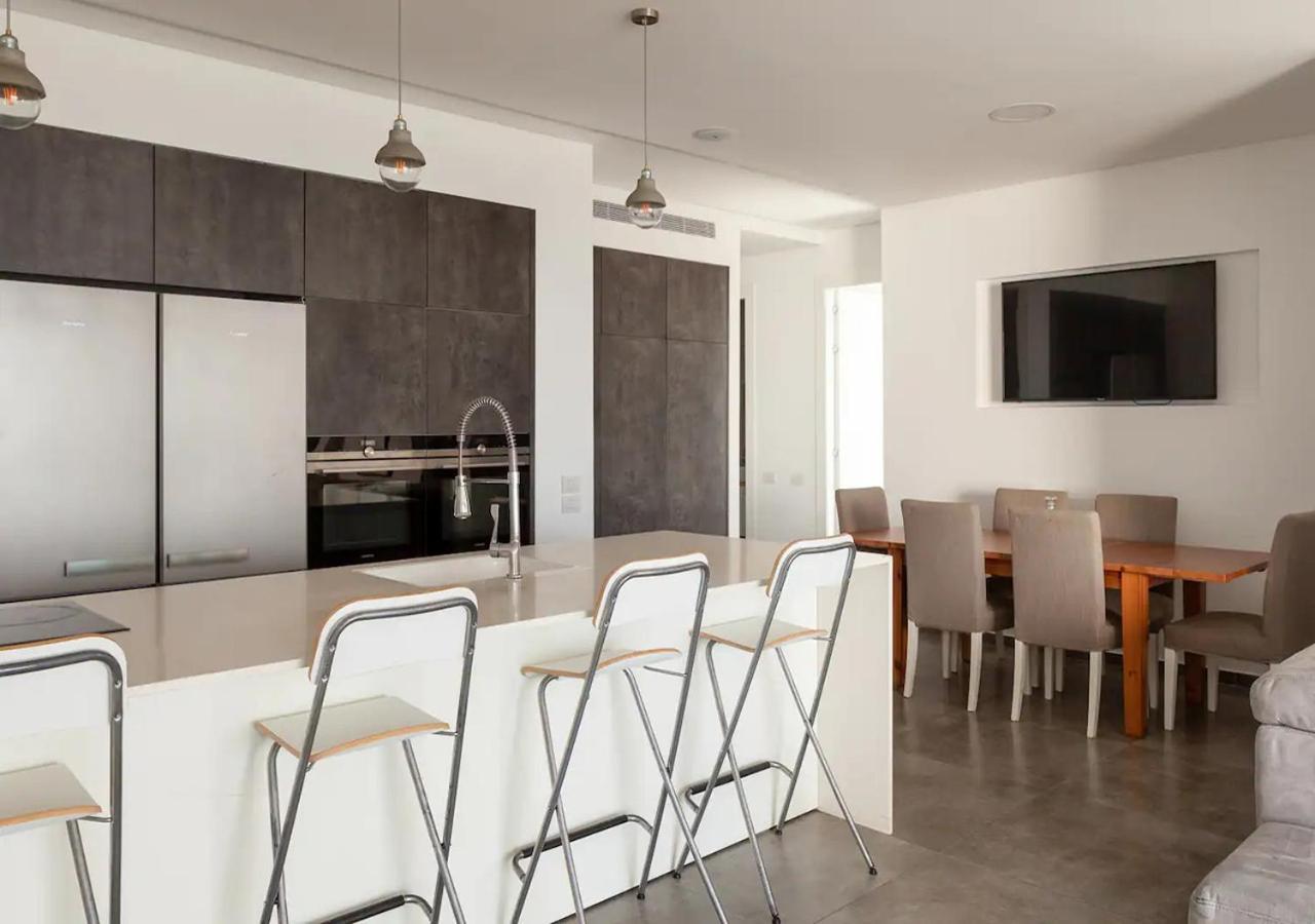 Апартаменти Oַ&O Group- Luxury Penthouse Jacuzzi Sea 36 Floor Бат-Ям Екстер'єр фото