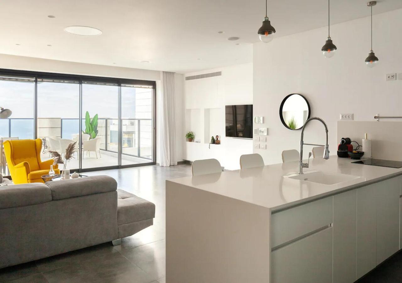 Апартаменти Oַ&O Group- Luxury Penthouse Jacuzzi Sea 36 Floor Бат-Ям Екстер'єр фото