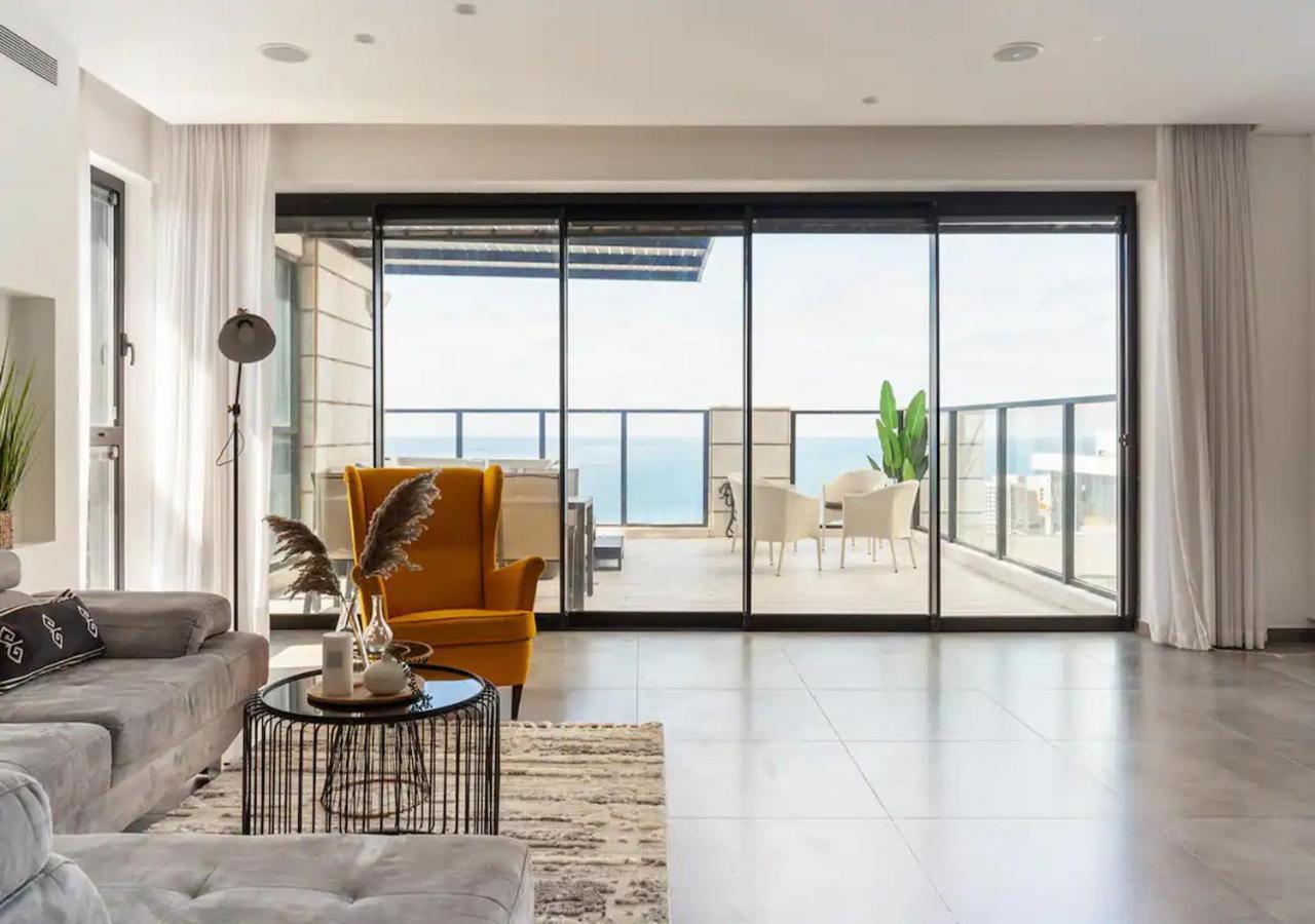Апартаменти Oַ&O Group- Luxury Penthouse Jacuzzi Sea 36 Floor Бат-Ям Екстер'єр фото