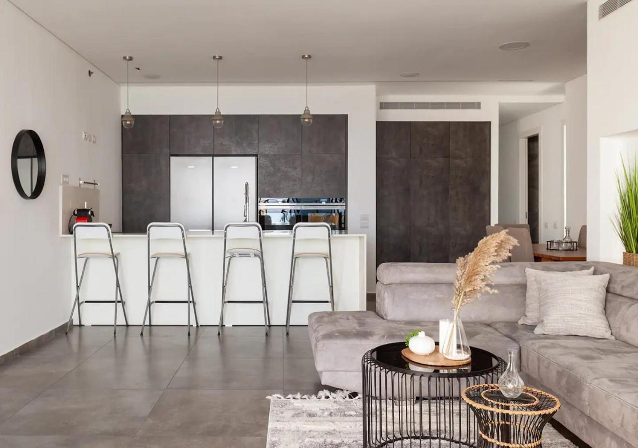 Апартаменти Oַ&O Group- Luxury Penthouse Jacuzzi Sea 36 Floor Бат-Ям Екстер'єр фото