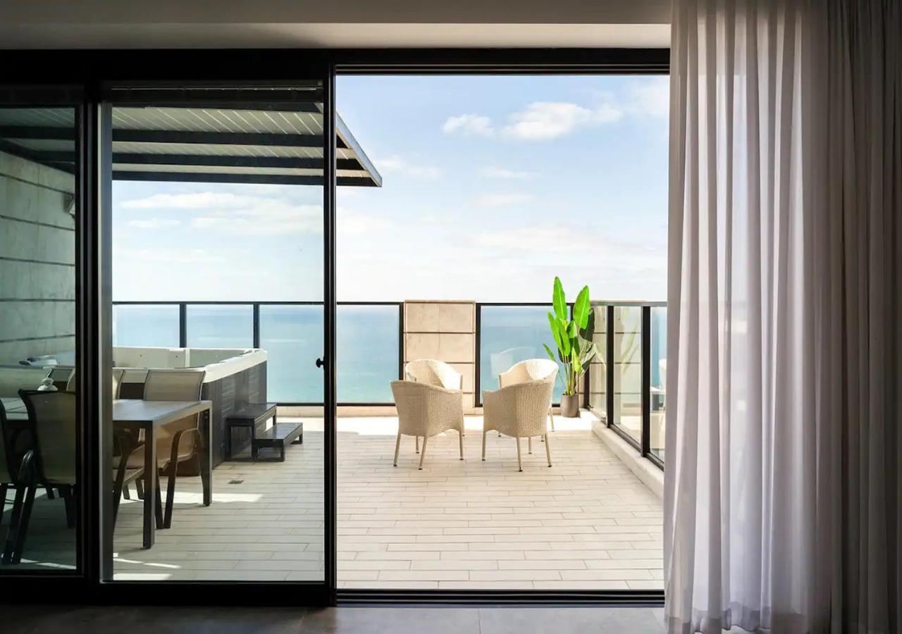 Апартаменти Oַ&O Group- Luxury Penthouse Jacuzzi Sea 36 Floor Бат-Ям Екстер'єр фото