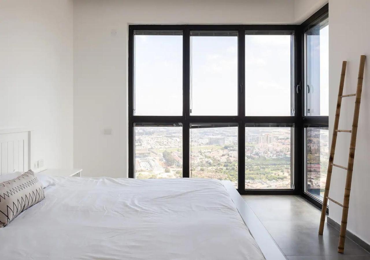 Апартаменти Oַ&O Group- Luxury Penthouse Jacuzzi Sea 36 Floor Бат-Ям Екстер'єр фото