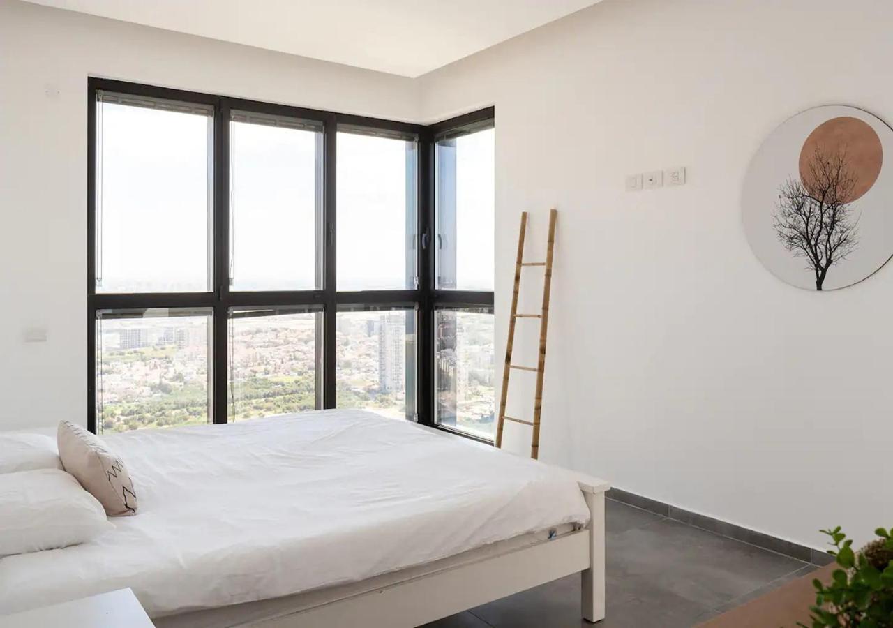 Апартаменти Oַ&O Group- Luxury Penthouse Jacuzzi Sea 36 Floor Бат-Ям Екстер'єр фото