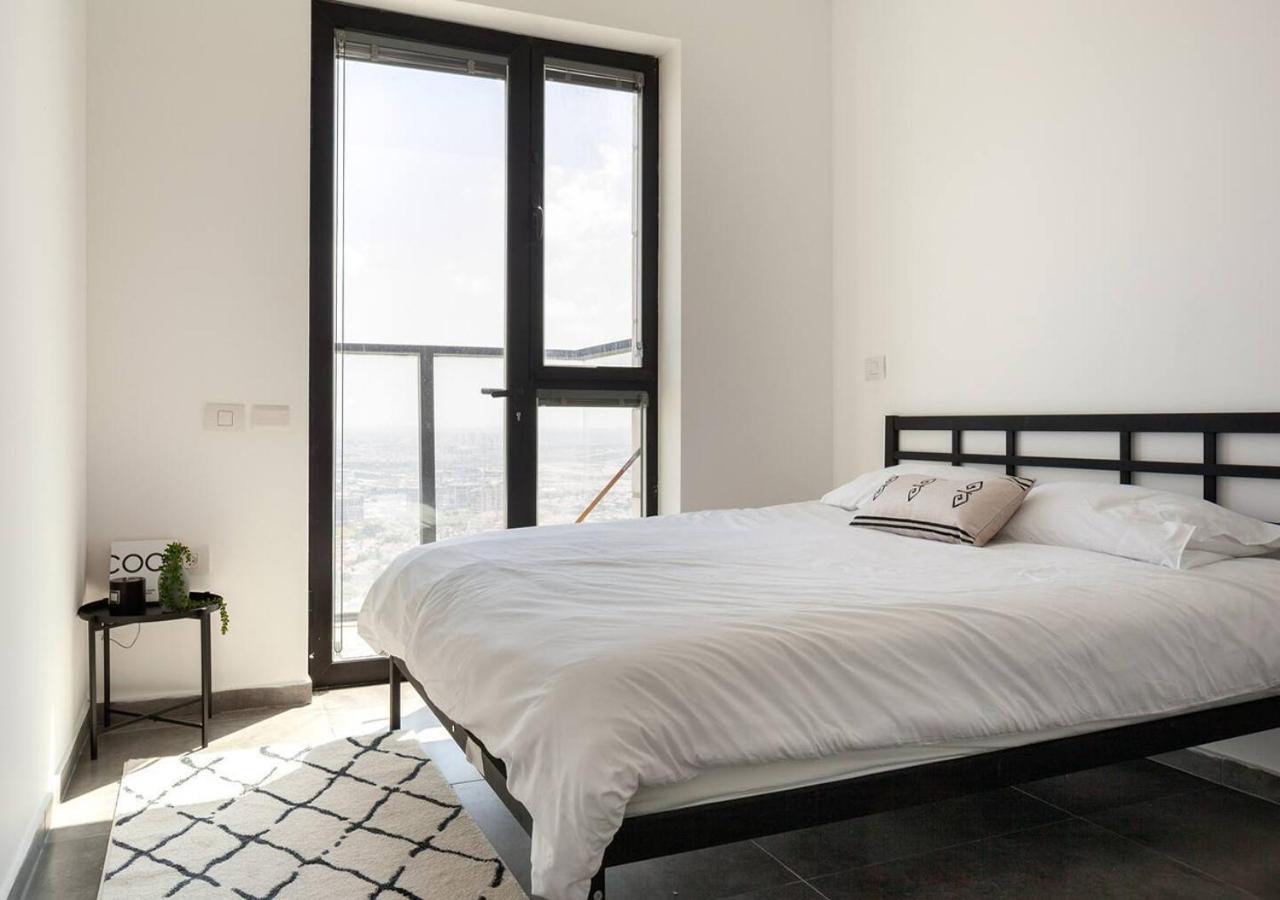 Апартаменти Oַ&O Group- Luxury Penthouse Jacuzzi Sea 36 Floor Бат-Ям Екстер'єр фото
