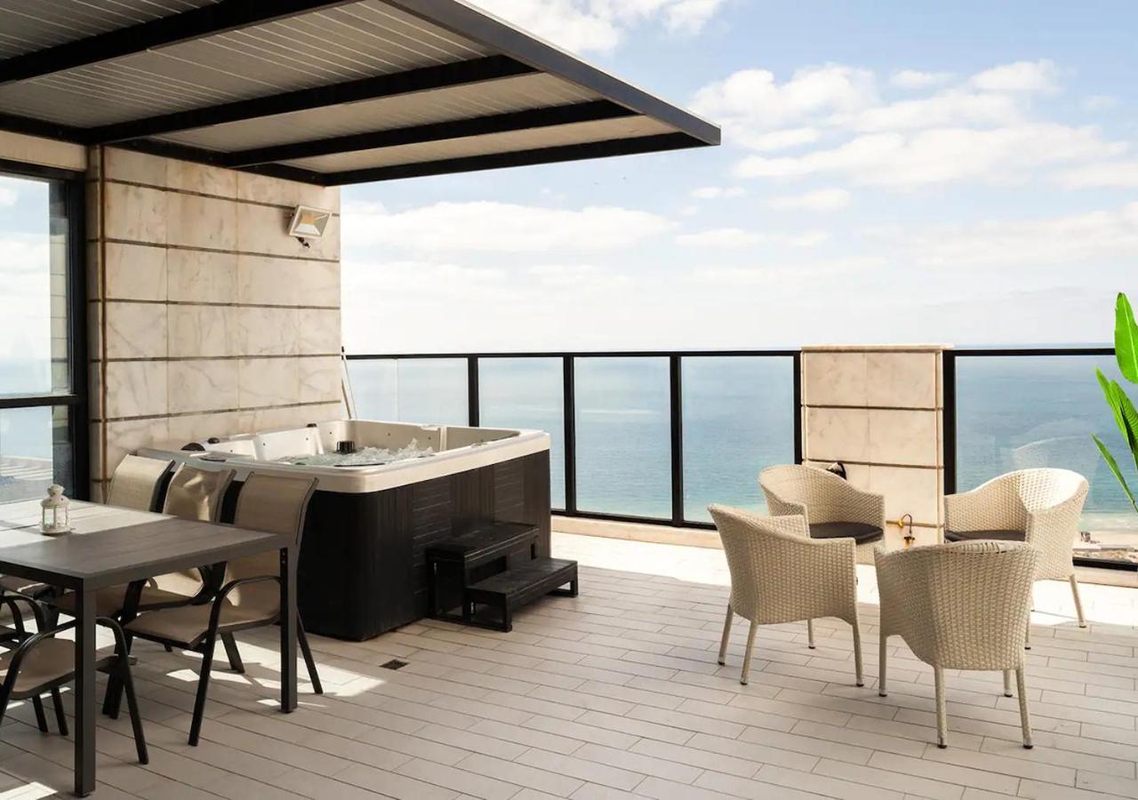 Апартаменти Oַ&O Group- Luxury Penthouse Jacuzzi Sea 36 Floor Бат-Ям Екстер'єр фото