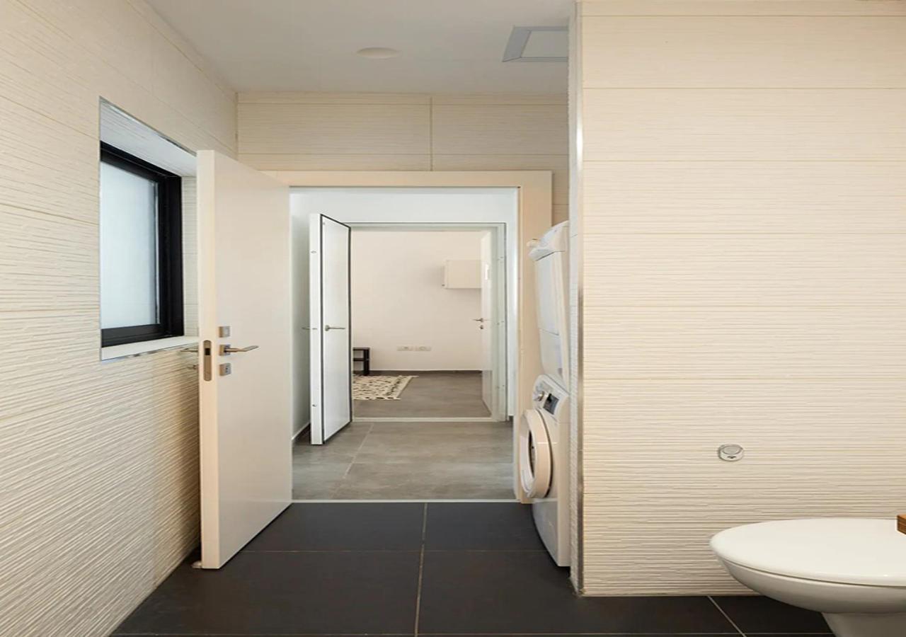 Апартаменти Oַ&O Group- Luxury Penthouse Jacuzzi Sea 36 Floor Бат-Ям Екстер'єр фото