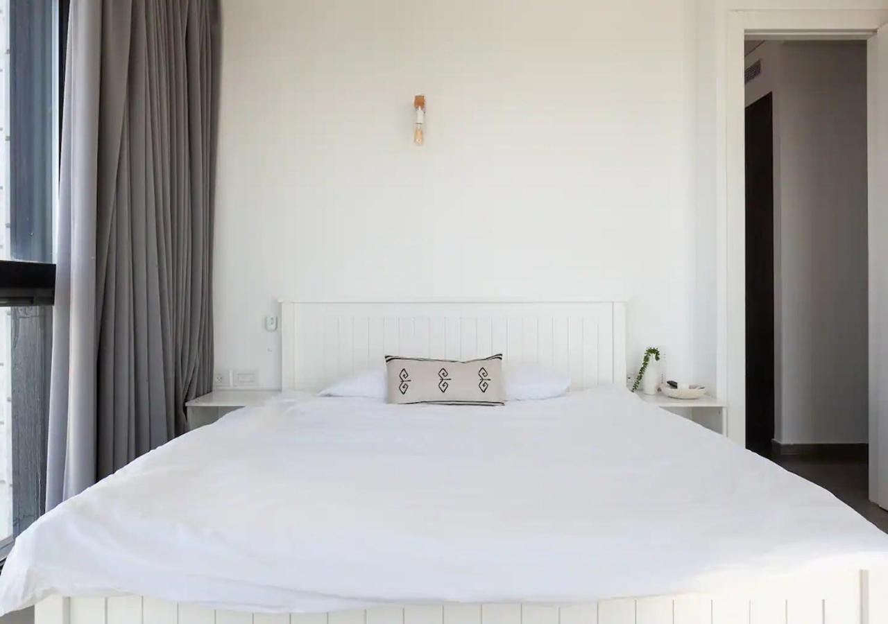 Апартаменти Oַ&O Group- Luxury Penthouse Jacuzzi Sea 36 Floor Бат-Ям Екстер'єр фото