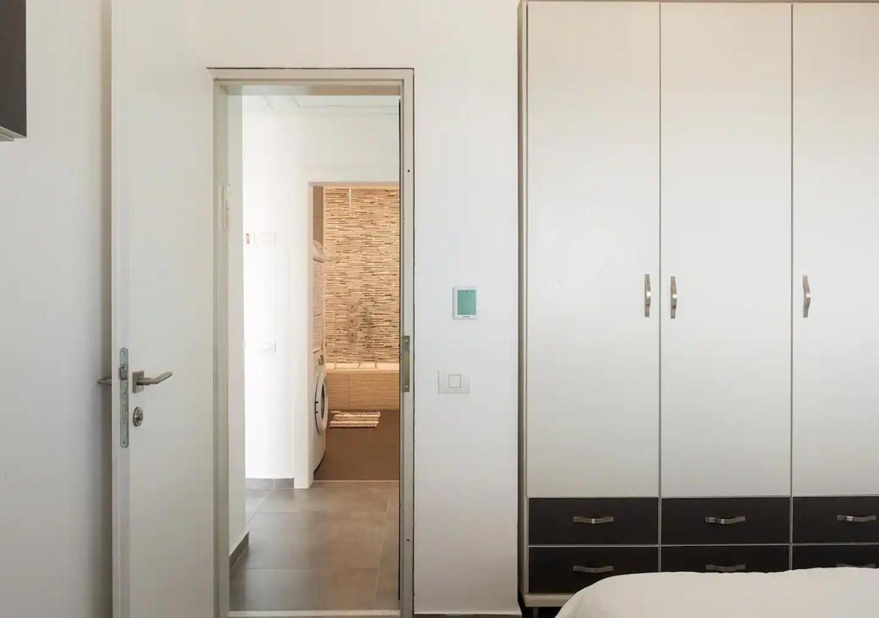 Апартаменти Oַ&O Group- Luxury Penthouse Jacuzzi Sea 36 Floor Бат-Ям Екстер'єр фото